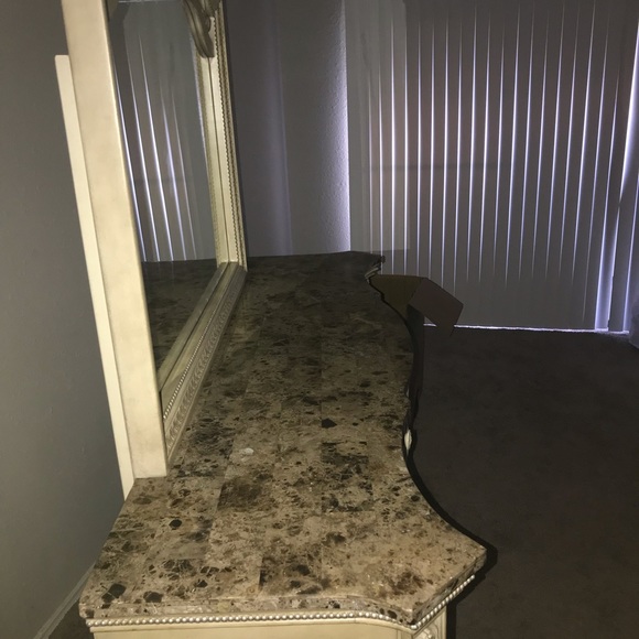 Marble top dresser, good condition - Picture 5 of 6